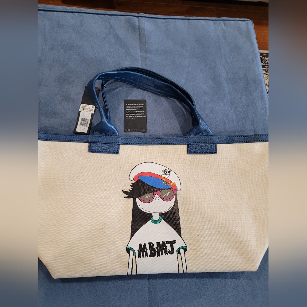 Bloomingdale's Blue and Cream Graphic Tote